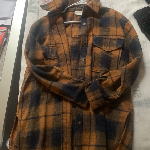 Long Flannel perfect for Fall 🍂🤩 - Picture 3 of 3